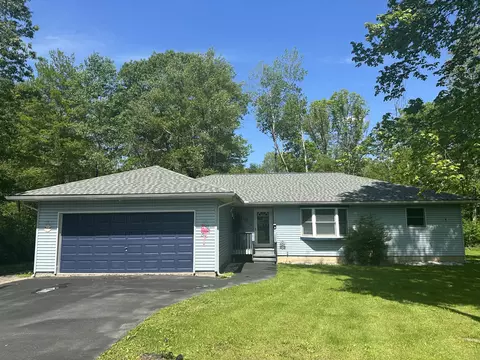 5238 Mountain View Dr, Stroudsburg, PA 18360