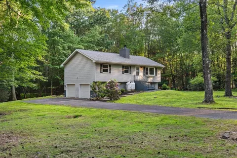 107 Plum Dr, Kunkletown, PA 18058