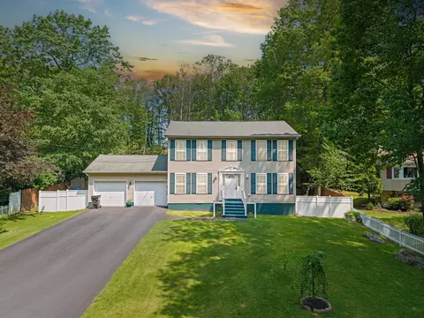 344 Charles Folly Rd, Bartonsville, PA 18321