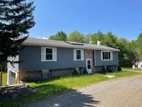 215 Fawn Ln, Albrightsville, PA 18210