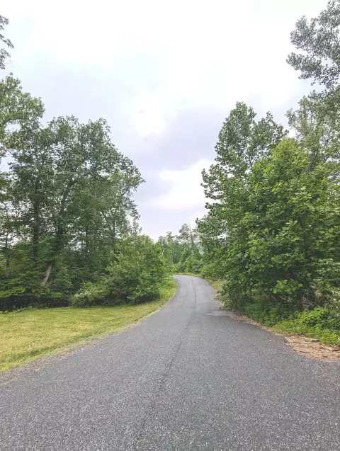 211 Ravens Nest Rd, Stroudsburg, PA 18360