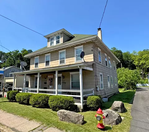 373-375 N Courtland St, East Stroudsburg, PA 18301