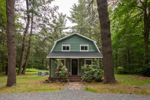 235 3rd St, Pocono Pines, PA 18350