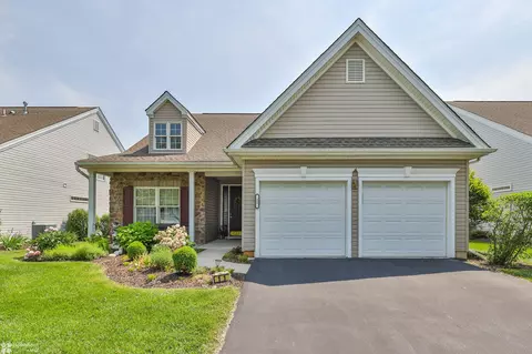 11 Inverness Ln, Easton, PA 18045