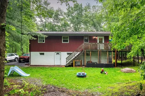 105 Beaver Ln, East Stroudsburg, PA 18301