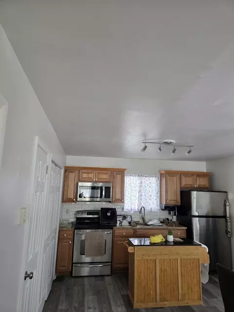 Kitchen - 136 Huffman Cir, Bushkill, PA 18324 photo 1 of 2