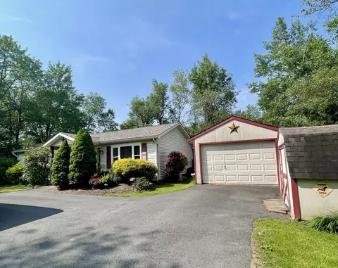143 Driftwood Dr, Pocono Lake, PA 18347