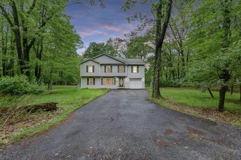 1162 Colt Ln, Pocono Summit, PA 18346