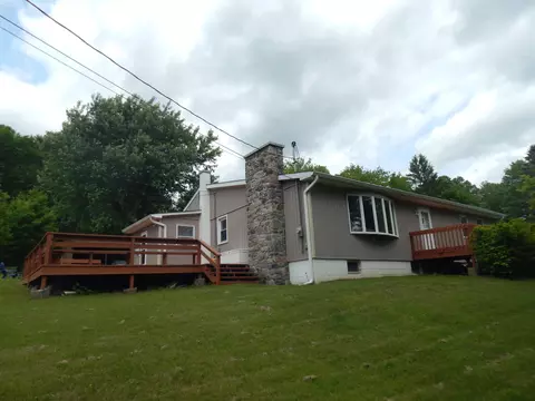 3277 State St, White Haven, PA 18661