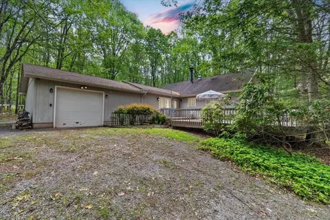 1371 Brian Ln, Effort, PA 18330