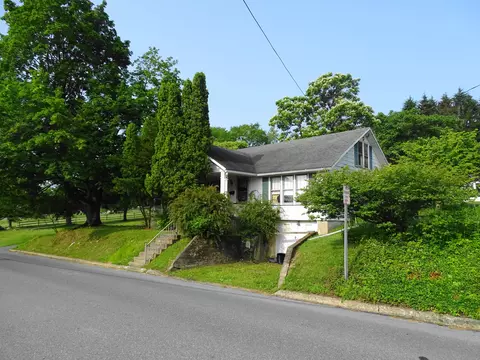614 S 6th St, Bangor, PA 18013