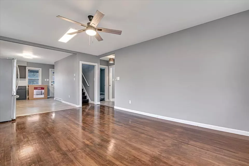 Living - 175 Alger Ave, Tannersville, PA 18372 photo 3 of 4