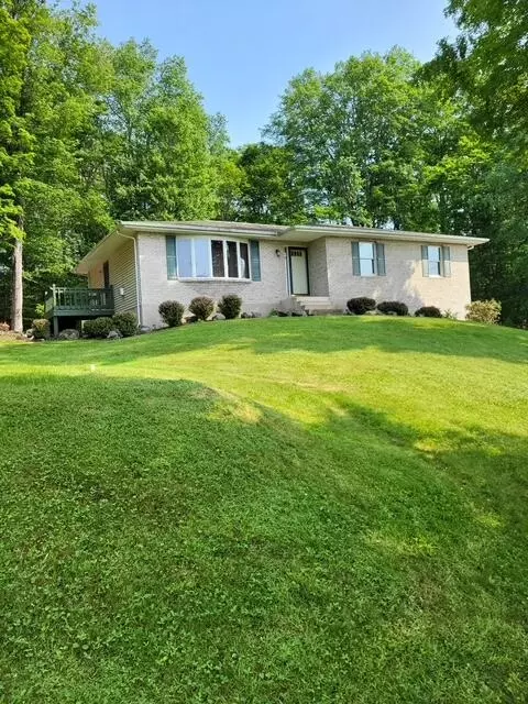 877 Old River Rd, Thornhurst, PA 18424
