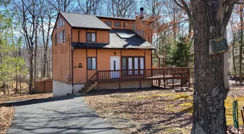 3221 Windermere Dr, Bushkill, PA 18324