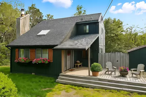 300 Cedar Dr, Long Pond, PA 18334
