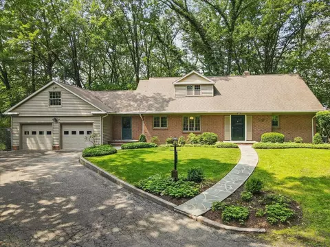 411 Mellow Ln, Stroudsburg, PA 18360