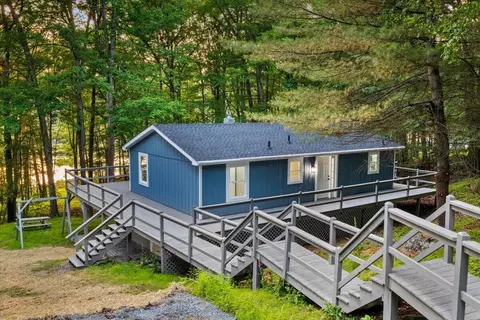 173 Water View Dr, Hawley, PA 18428