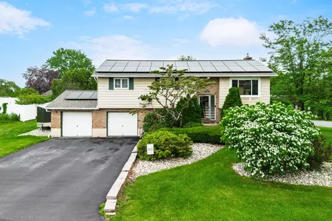 2846 Vista Dr, Coplay, PA 18037