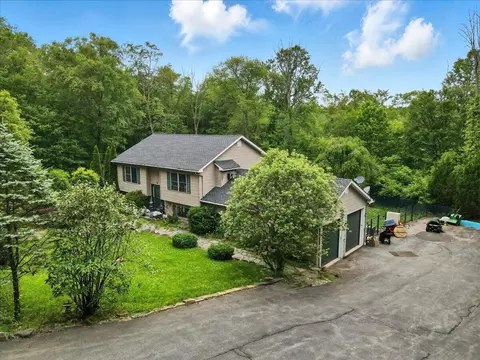 2602 Pocono Forested Dr, East Stroudsburg, PA 18302