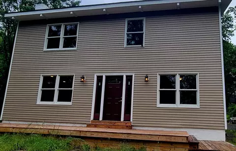 1183 Falls Rd, Bushkill, PA 18324