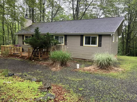 12 Chickadee Ln, Albrightsville, PA 18210