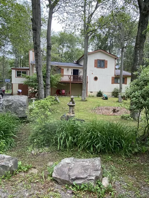 5112 Navajo Pl, Tobyhanna, PA 18466