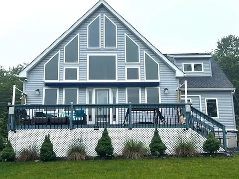 6097 Boardwalk Dr, Tobyhanna, PA 18466