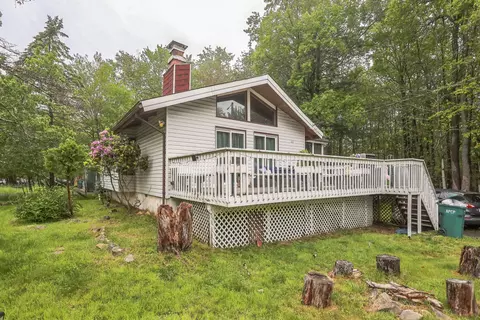 1900 Horseshoe Bnd, Tobyhanna, PA 18466
