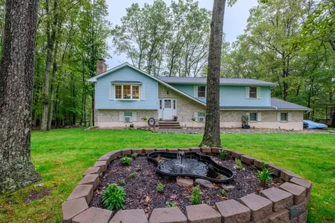 113 Larsen Ln, Cresco, PA 18326