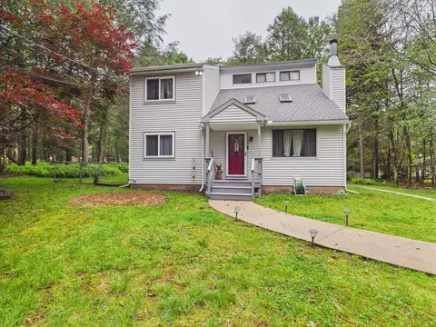 51 Blue Spruce Rd, Albrightsville, PA 18210