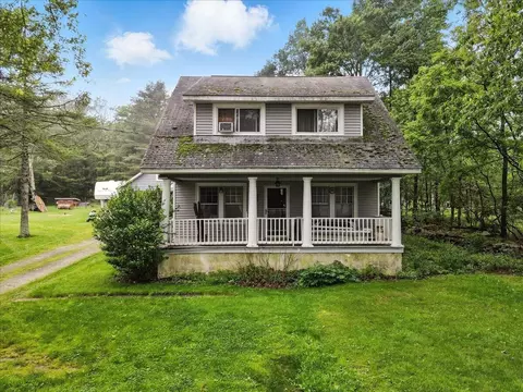 300 Rt 590, Greeley, PA 18425