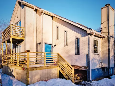 710 Clearview Dr, Long Pond, PA 18334