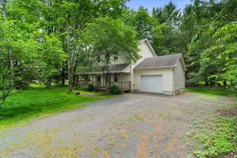 292 Clearview Rd, Long Pond, PA 18334