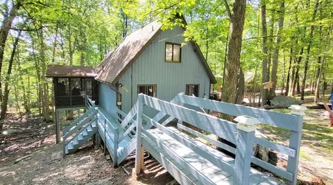 195 Bellingham Dr, Bushkill, PA 18324