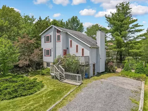 7693 Fawn Ln, Tobyhanna, PA 18466