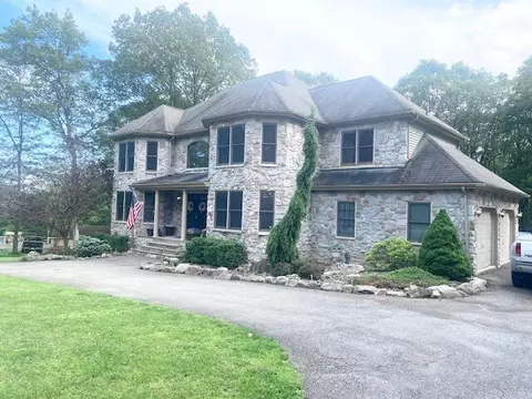 5132 Pocono Park Ln, Swiftwater, PA 18370
