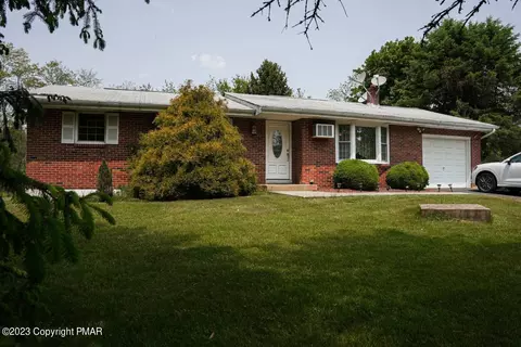 6204 Cardinal Dr, East Stroudsburg, PA 18301