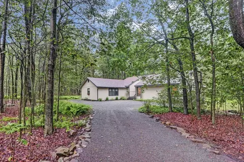 3148 Paul Bunyan Trl, Pocono Pines, PA 18350
