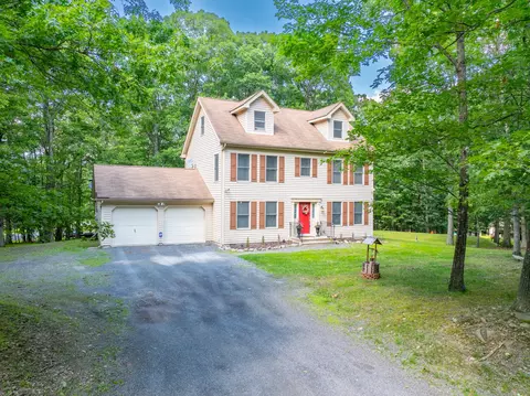 1154 Park Dr, East Stroudsburg, PA 18302