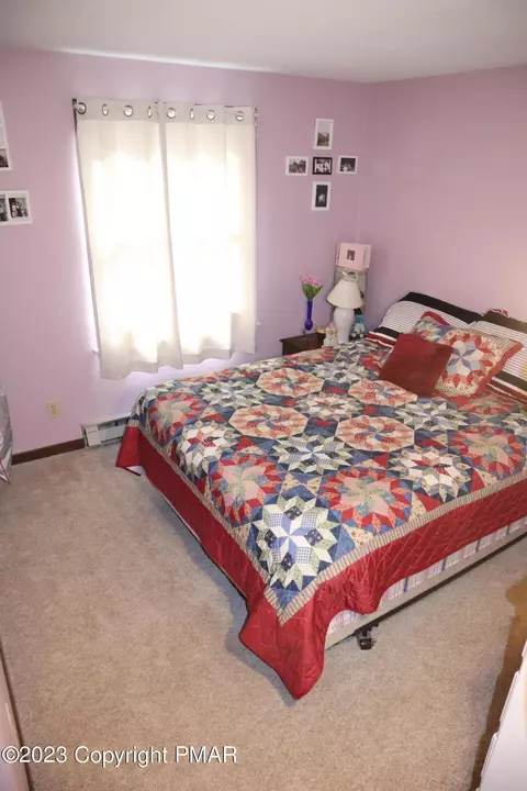 533 Graham Ln, Tobyhanna, PA 18466