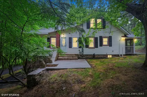 118 Roth Ln, Canadensis, PA 18325