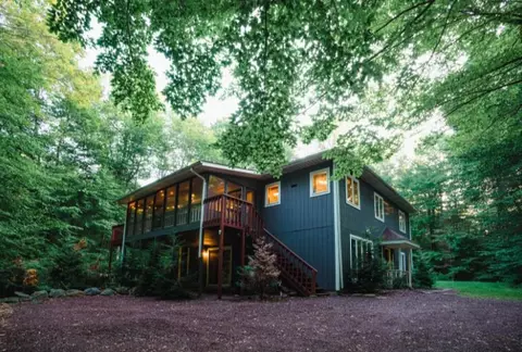 5114 Navajo Pl, Tobyhanna, PA 18466
