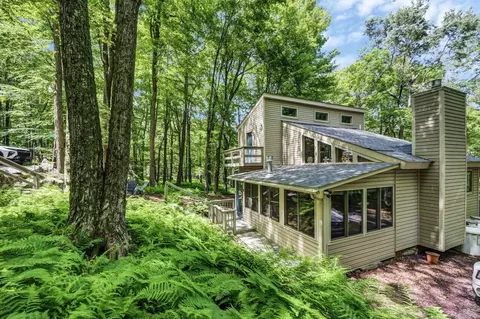 1419 Lake Ln, Pocono Lake, PA 18347