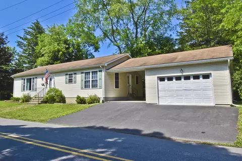 1320 Wallace St, Stroudsburg, PA 18360