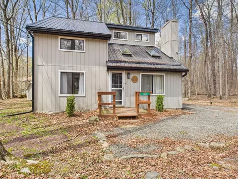 223 Croasdale Ct, Pocono Lake, PA 18347