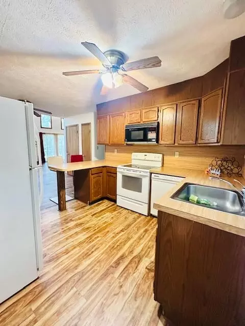 Kitchen - 2383 Eagle Path, Bushkill, PA 18324 photo 3 of 3