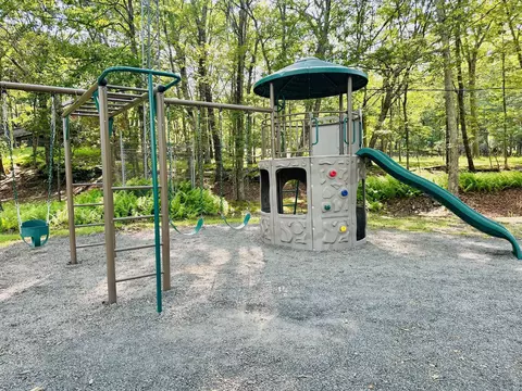 Exterior - 2383 Eagle Path, Bushkill, PA 18324 photo 14 of 15