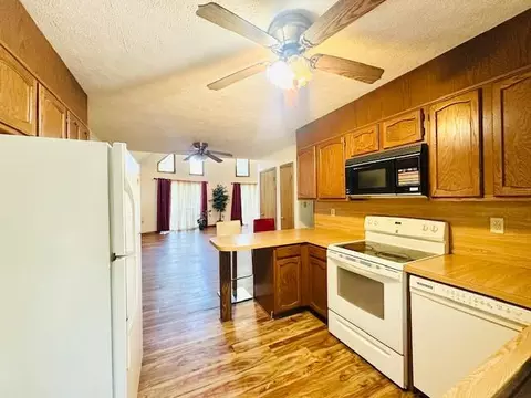 Kitchen - 2383 Eagle Path, Bushkill, PA 18324 photo 2 of 3