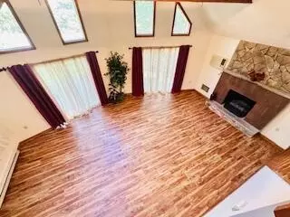 Living - 2383 Eagle Path, Bushkill, PA 18324 photo 2 of 5