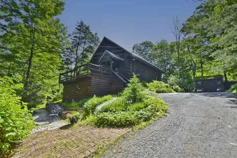 93 Shepard Ave, Delaware Water Gap, PA 18327